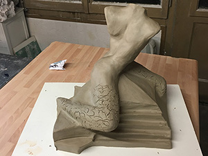 IZA - Isabelle Ardevol donne des cours de modelage en argile et de sculpture dans son atelier de Lausanne - sculptures d'eleves. Line