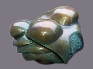 IZA, Isabelle Ardevol, woman contemporary artist, sculptress, art, bronze sculpture Double-me, bronze realized in 2022 from the alabaster original representing 2 female torsos