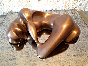 IZA, Isabelle Ardevol, woman contemporary artist, sculptress, art, Elle, bronze sculpture representing a reclined woman body, 2015
