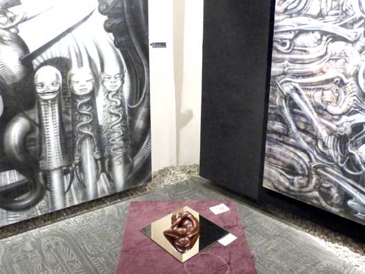 IZA - Isabelle Ardevol exposition sculpture au Musée HR Giger a Gruyeres 2013.