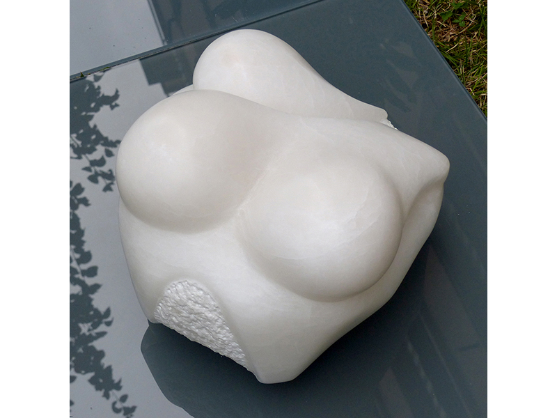 IZA - artiste Isabelle Ardevol, Double Je, Sculpture en albatre, 2019