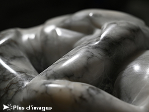 IZA, Isabelle Ardevol, femme artiste contemporain,  Creep, sculpture en albâtre - 2024